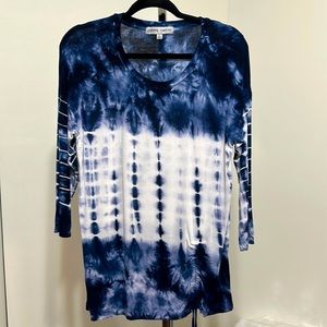 Absolutely Famous Large Tye Dye looking Top. Excellent Condition!